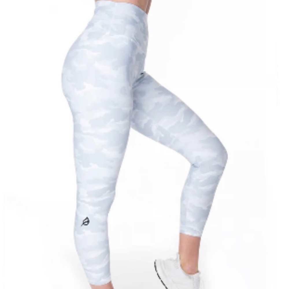 P’tula White Stealth Camo Set